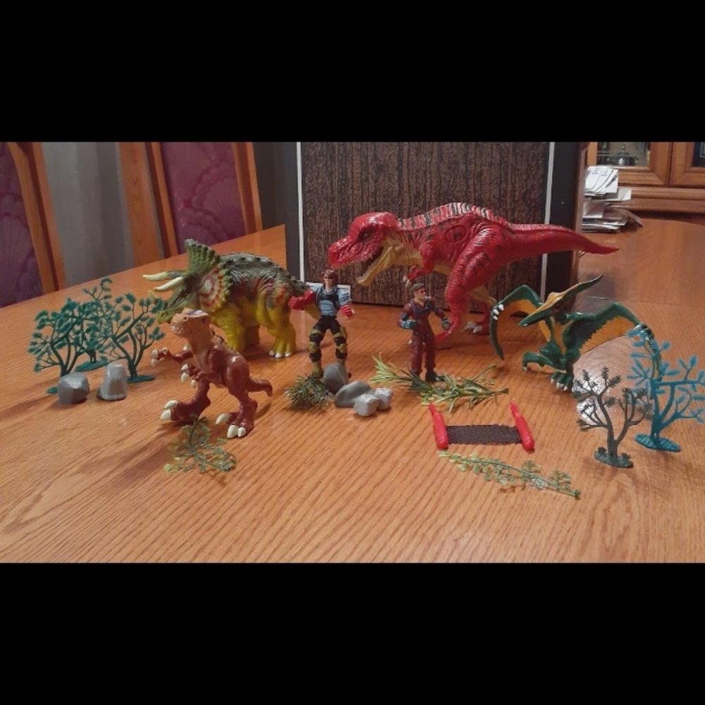 2010 Dinosaur wildlife set